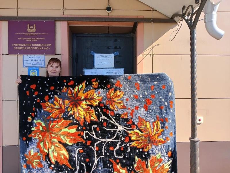  БЛАГОДАРЯ СОЦИАЛЬНОМУ КОНТРАКТУ, ЖИТЕЛЬНИЦА СЕЛА ТРУСИЛОВО ШУМИХИНСКОГО РАЙОНА ОТКРЫЛА СОБСТВЕННОЕ ДЕЛО ПО ИЗГОТОВЛЕНИЮ ТАФТИНГОВЫХ КОВРОВ