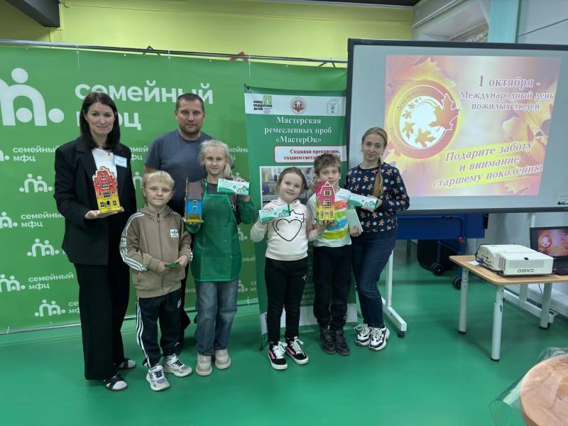 УЧАСТНИКИ «СЕМЕЙНОЙ МАСТЕРСКОЙ» НЕОБЫЧНО ПОЗДРАВИЛИ СВОИХ РОДНЫХ С МЕЖДУНАРОДНЫМ ДНЕМ ПОЖИЛЫХ ЛЮДЕЙ УЧАСТНИКИ «СЕМЕЙНОЙ МАСТЕРСКОЙ» НЕОБЫЧНО ПОЗДРАВИЛИ СВОИХ РОДНЫХ С МЕЖДУНАРОДНЫМ ДНЕМ ПОЖИЛЫХ ЛЮДЕЙ