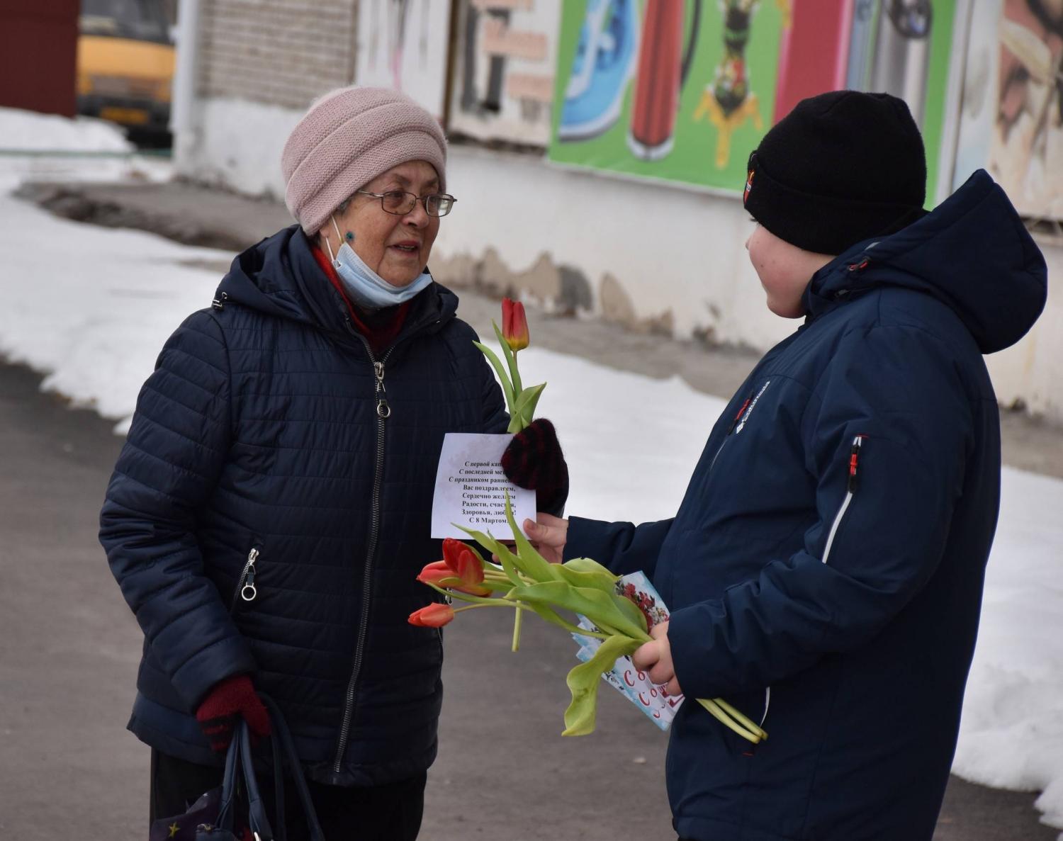 Акция «Вам, любимые» подарила жительницам Зауралья праздничное настроение Акция «Вам, любимые» подарила жительницам Зауралья праздничное настроение