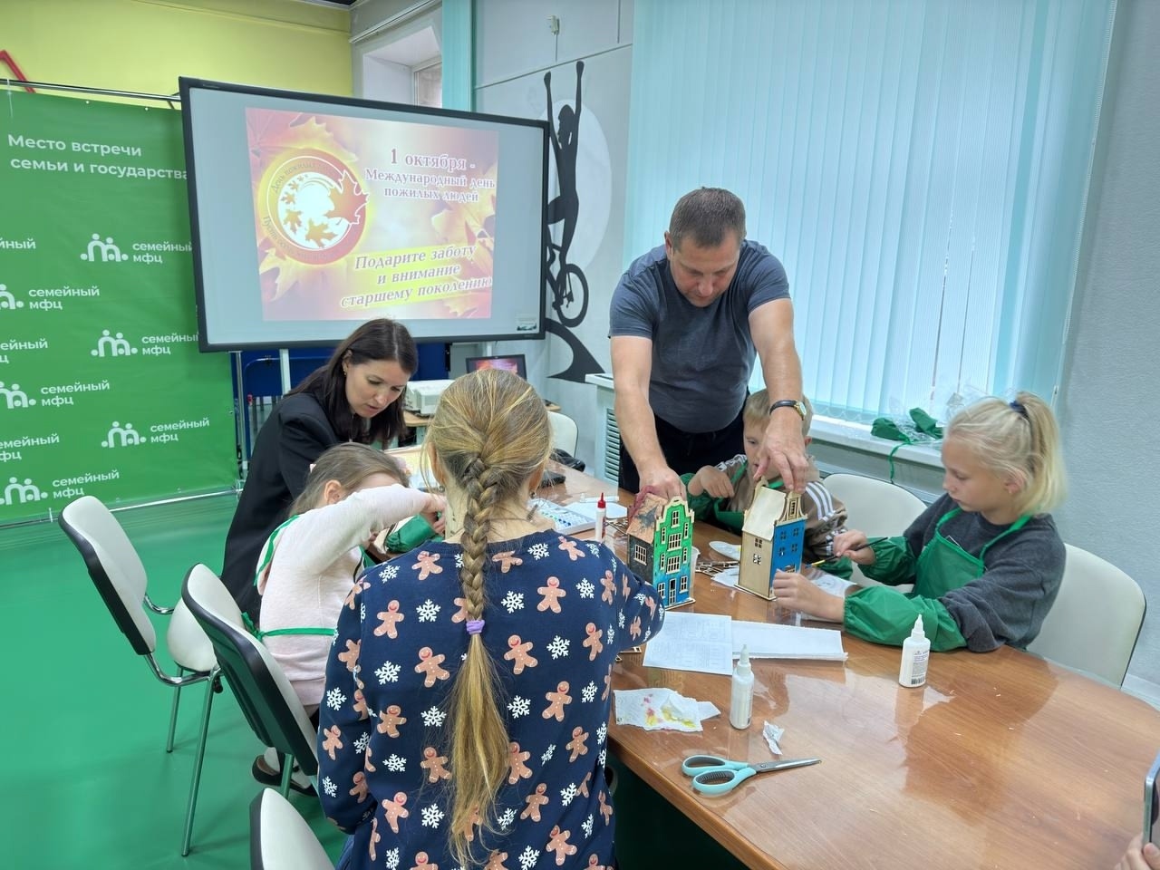 УЧАСТНИКИ «СЕМЕЙНОЙ МАСТЕРСКОЙ» НЕОБЫЧНО ПОЗДРАВИЛИ СВОИХ РОДНЫХ С МЕЖДУНАРОДНЫМ ДНЕМ ПОЖИЛЫХ ЛЮДЕЙ