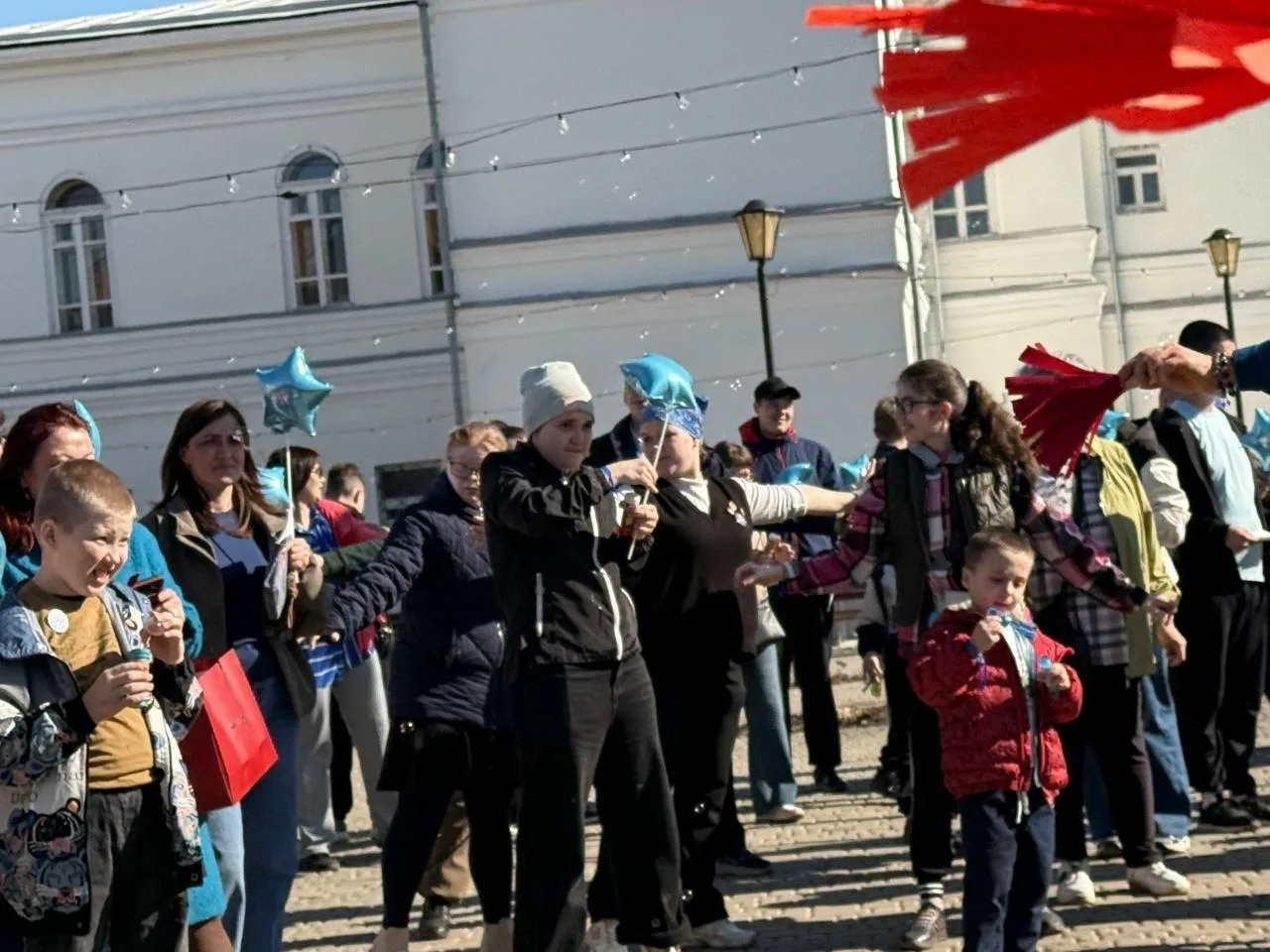 ПО ДОБРОЙ ТРАДИЦИИ КУРГАНСКАЯ ОБЛАСТЬ ВНОВЬ СТАЛА МЕСТОМ ПРОВЕДЕНИЯ ВСЕРОССИЙСКОГО ИНКЛЮЗИВНОГО ФЕСТИВАЛЯ «ЛЮДИ КАК ЛЮДИ», ПРИУРОЧЕННОГО К НЕДЕЛЕ ИНФОРМИРОВАНИЯ ОБ АУТИЗМЕ