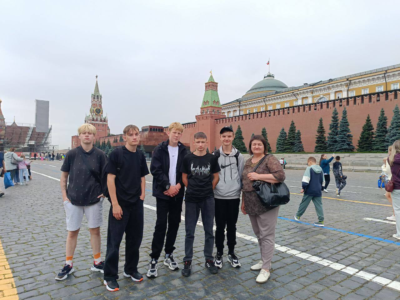 НЕЗАБЫВАЕМОЕ ПУТЕШЕСТВИЕ ВОСПИТАННИКОВ ЦЕНТРА ПОМОЩИ ДЕТЯМ № 1 В МОСКВУ! НЕЗАБЫВАЕМОЕ ПУТЕШЕСТВИЕ ВОСПИТАННИКОВ ЦЕНТРА ПОМОЩИ ДЕТЯМ № 1 В МОСКВУ!