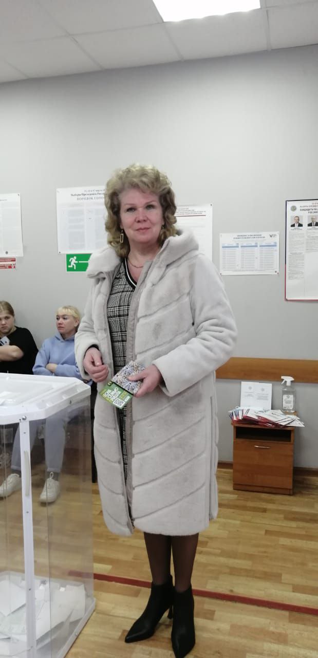 ДОБРОЙ ТРАДИЦИЕЙ ДЛЯ МНОГИХ СОТРУДНИКОВ ОРГАНИЗАЦИЙ СОЦИАЛЬНОГО ОБСЛУЖИВАНИЯ СТАЛО УЧАСТИЕ В ВЫБОРАХ ВМЕСТЕ С СЕМЬЕЙ