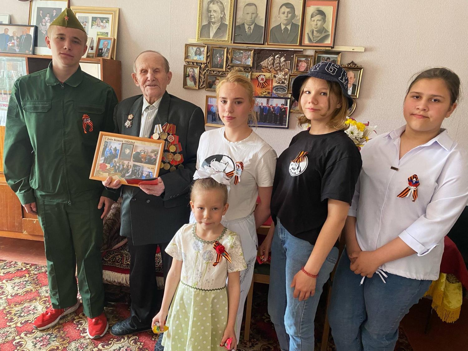 В организациях для детей-сирот и детей, оставшихся без попечения родителей, Курганской области прошел целый ряд тематических мероприятий, посвященных Дню Великой Победы В организациях для детей-сирот и детей, оставшихся без попечения родителей, Курганской области прошел целый ряд тематических мероприятий, посвященных Дню Великой Победы