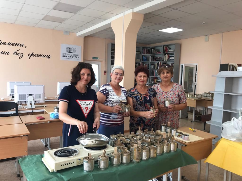 Окопные свечи делают командой