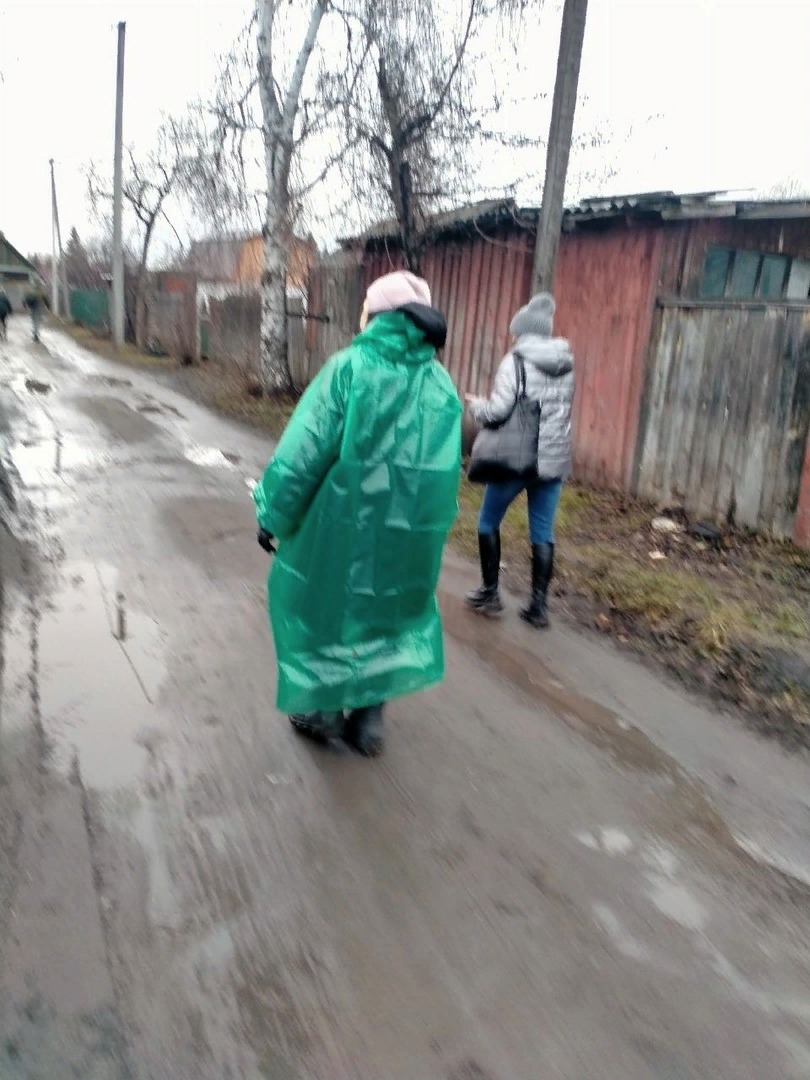 СОТРУДНИКИ ГЛАВНОГО УПРАВЛЕНИЯ И ПОДВЕДОМСТВЕННЫХ УЧРЕЖДЕНИЙ ЕЖЕДНЕВНО УЧАВСТВУЮТ В ПОДВОРОВЫХ ОБХОДАХ ГРАЖДАН, ПРОЖИВАЮЩИХ В ЗОНАХ ПОДТОПЛЕНИЯ