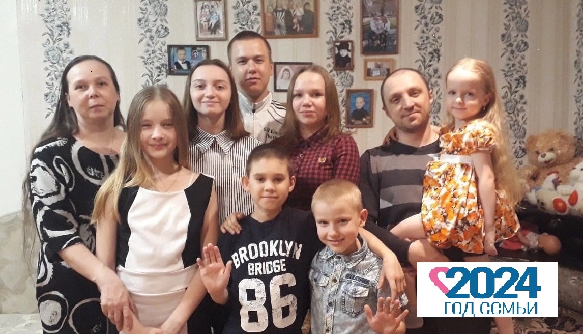"СЕМЬЯ - СЕМЬ ЯРКИХ "Я". СЕМЬЯ СИПЕНЕВЫХ "СЕМЬЯ - СЕМЬ ЯРКИХ "Я". СЕМЬЯ СИПЕНЕВЫХ