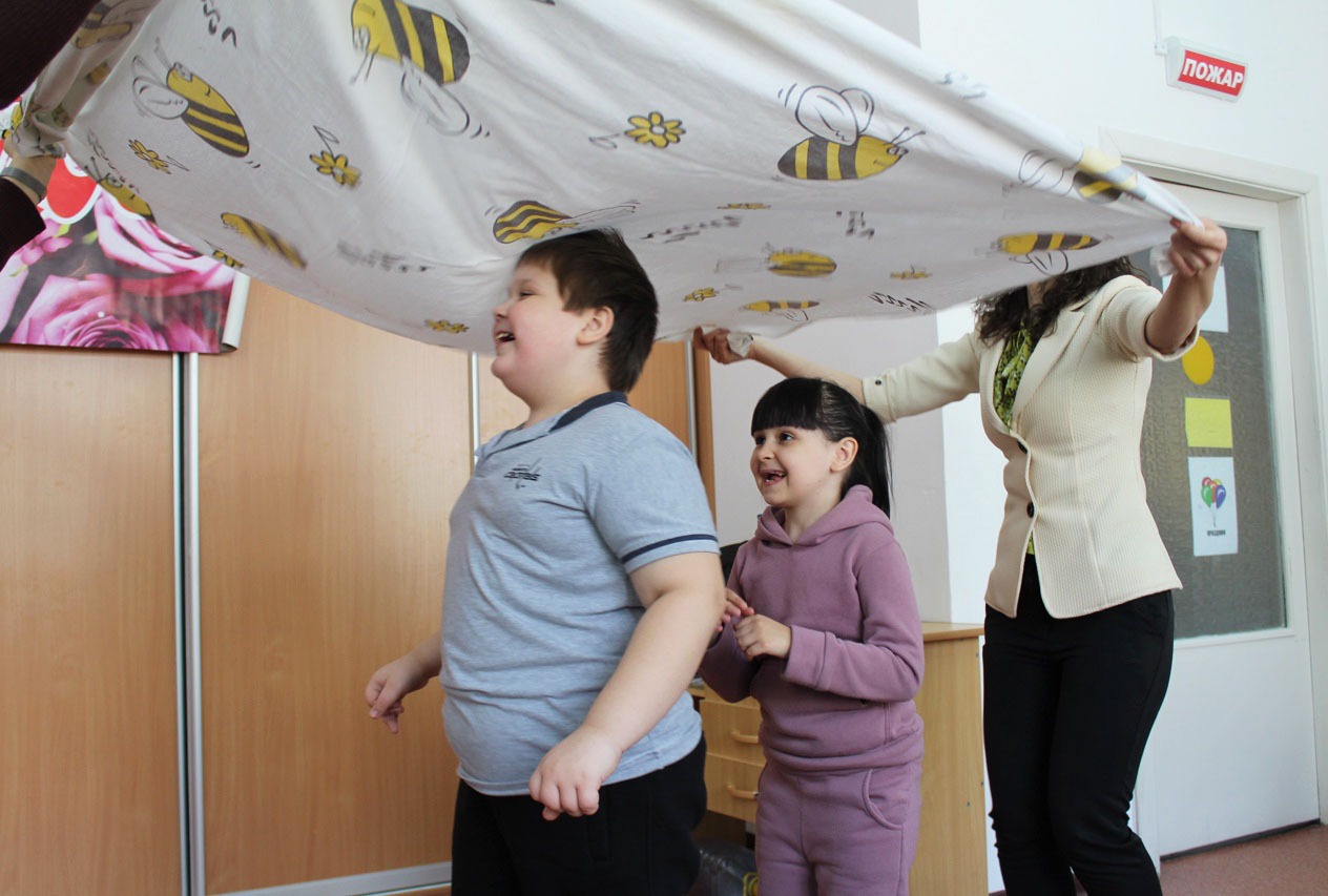 «День знакомств»: отделение психолого-педагогической помощи Курганского реабилитационного центра вновь встречает детей