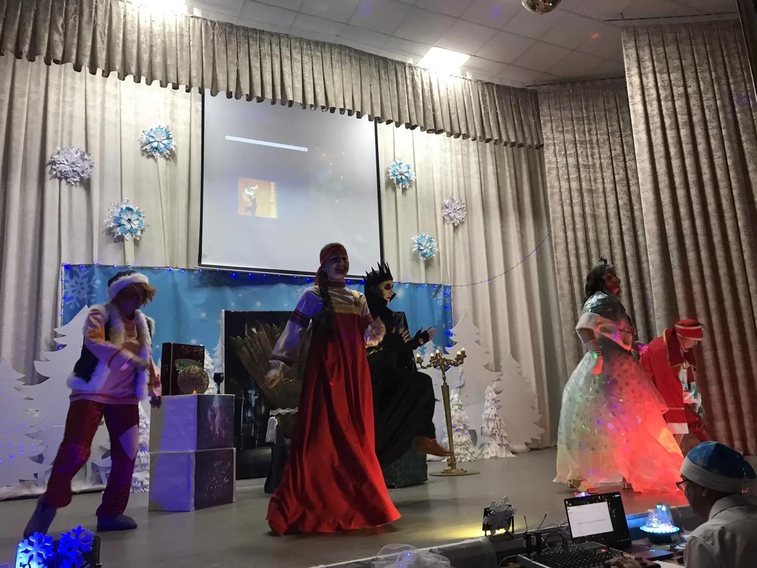 ВОСПИТАННИКИ ВВЕДЕНСКОГО ФИЛИАЛА ЦЕНТРА ПОМОЩИ ДЕТЯМ №1 ПОДГОТОВИЛИ БЛАГОТВОРИТЕЛЬНЫЙ НОВОГОДНИЙ СПЕКТАКЛЬ ВОСПИТАННИКИ ВВЕДЕНСКОГО ФИЛИАЛА ЦЕНТРА ПОМОЩИ ДЕТЯМ №1 ПОДГОТОВИЛИ БЛАГОТВОРИТЕЛЬНЫЙ НОВОГОДНИЙ СПЕКТАКЛЬ