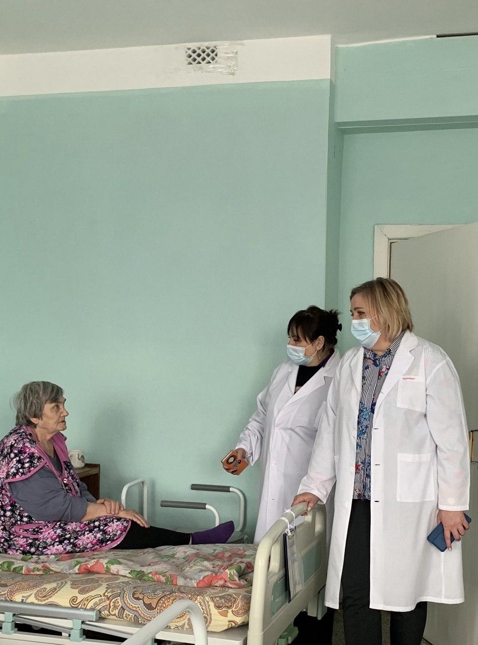 ЗАМЕСТИТЕЛЬ НАЧАЛЬНИКА ГЛАВНОГО УПРАВЛЕНИЯ СОЦИАЛЬНОЙ ЗАЩИТЫ НАСЕЛЕНИЯ КУРГАНСКОЙ ОБЛАСТИ  ВМЕСТЕ С УПОЛНОМОЧЕНЫМ ПО ПРАВАМ ЧЕЛОВЕКА КУРГАНСКОЙ ОБЛАСТИ ПОСЕТИЛИ ПУНКТ ВРЕМЕННОГО РАЗМЕЩЕНИЯ ПОСТРАДАВШИХ ОТ ПАВОДКА