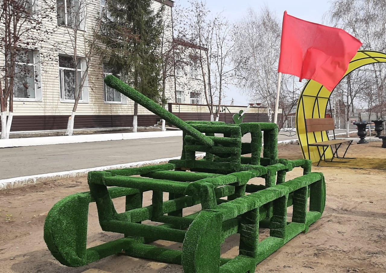 В Куртамышском психоневрологическом интернате к 9 Мая появились тематические декорации В Куртамышском психоневрологическом интернате к 9 Мая появились тематические декорации