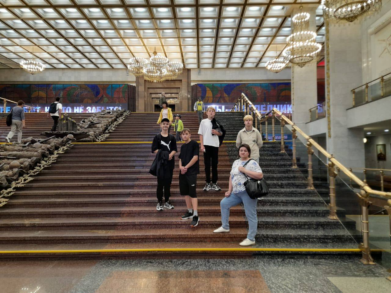 НЕЗАБЫВАЕМОЕ ПУТЕШЕСТВИЕ ВОСПИТАННИКОВ ЦЕНТРА ПОМОЩИ ДЕТЯМ № 1 В МОСКВУ!