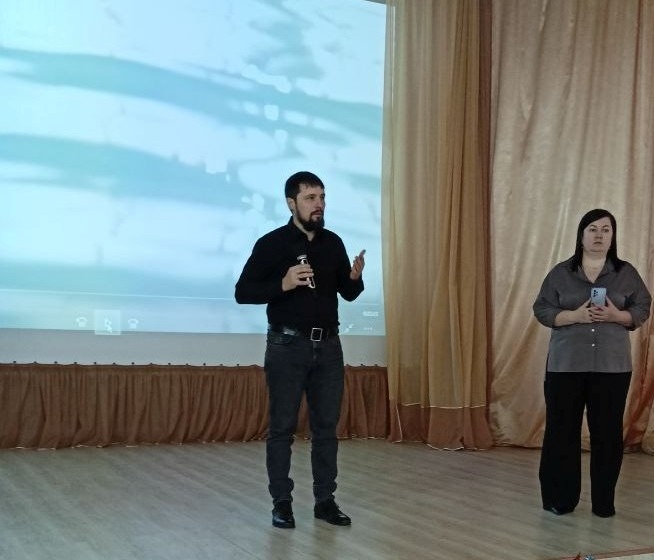 В СТАЦИОНАРНЫХ УЧРЕЖДЕНИЯХ СОЦИАЛЬНОГО ОБСЛУЖИВАНИЯ ПРОШЕЛ ПОКАЗ ДОКУМЕНТАЛЬНЫХ ФИЛЬМОВ ИНКЛЮЗИВНОГО ПРОЕКТА «СВОЯ ВЫСОТА», РЕАЛИЗУЕМОГО КУРГАНСКОЙ ЕПАРХИЕЙ