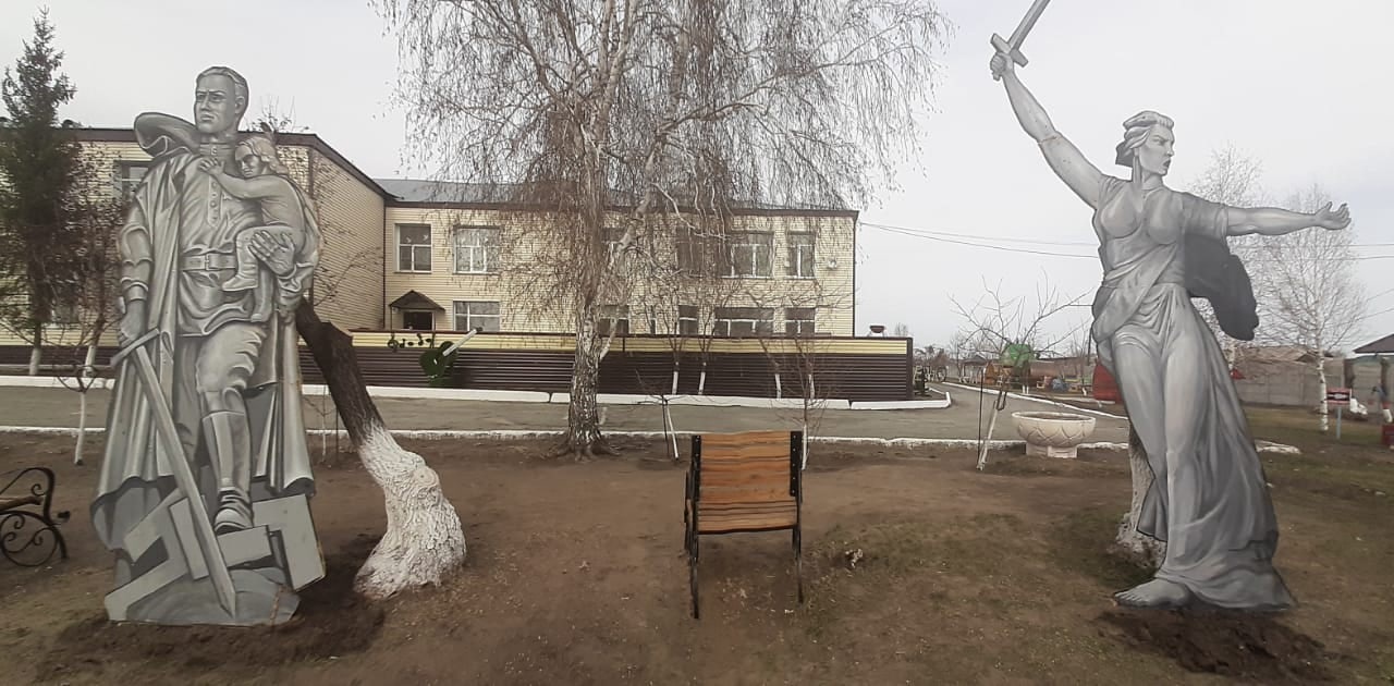 В Куртамышском психоневрологическом интернате к 9 Мая появились тематические декорации