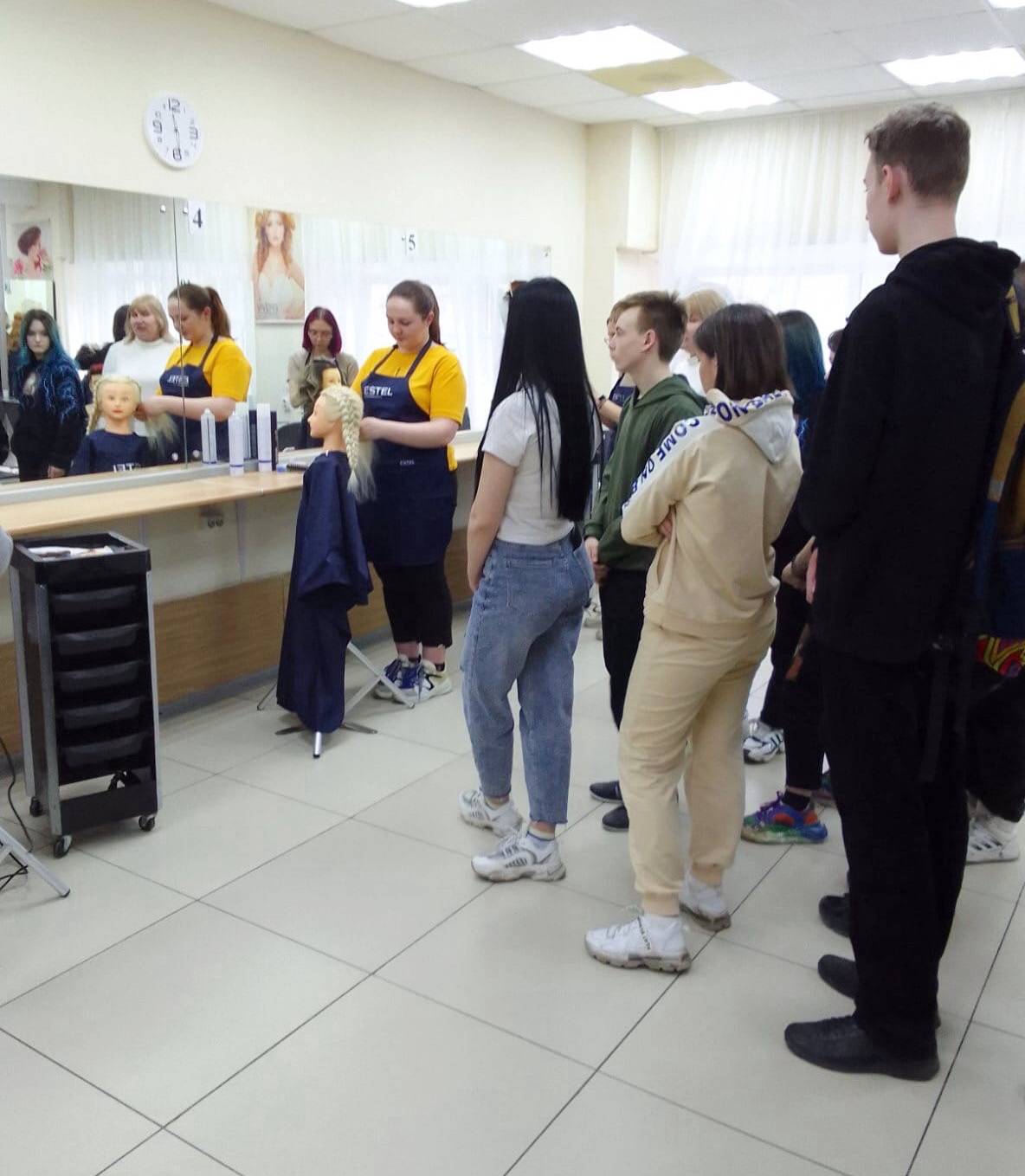 Воспитанники Центра помощи детям №1 побывали на Дне открытых дверей в Курганском техникуме сервиса и технологий