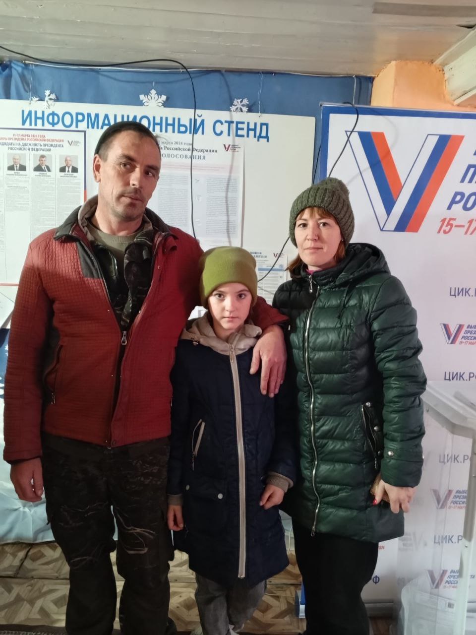 ДОБРОЙ ТРАДИЦИЕЙ ДЛЯ МНОГИХ СОТРУДНИКОВ ОРГАНИЗАЦИЙ СОЦИАЛЬНОГО ОБСЛУЖИВАНИЯ СТАЛО УЧАСТИЕ В ВЫБОРАХ ВМЕСТЕ С СЕМЬЕЙ