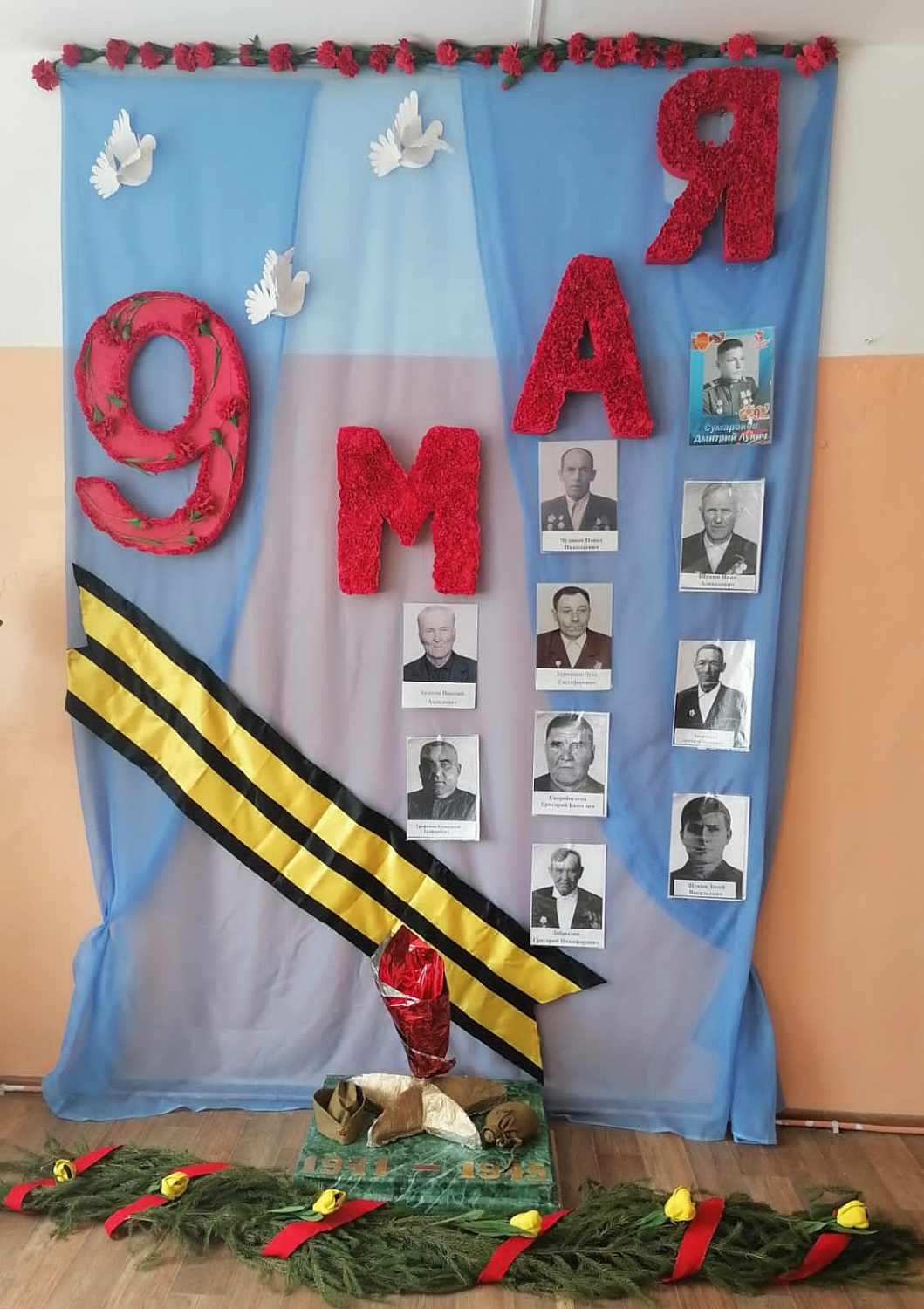 В Куртамышском психоневрологическом интернате к 9 Мая появились тематические декорации