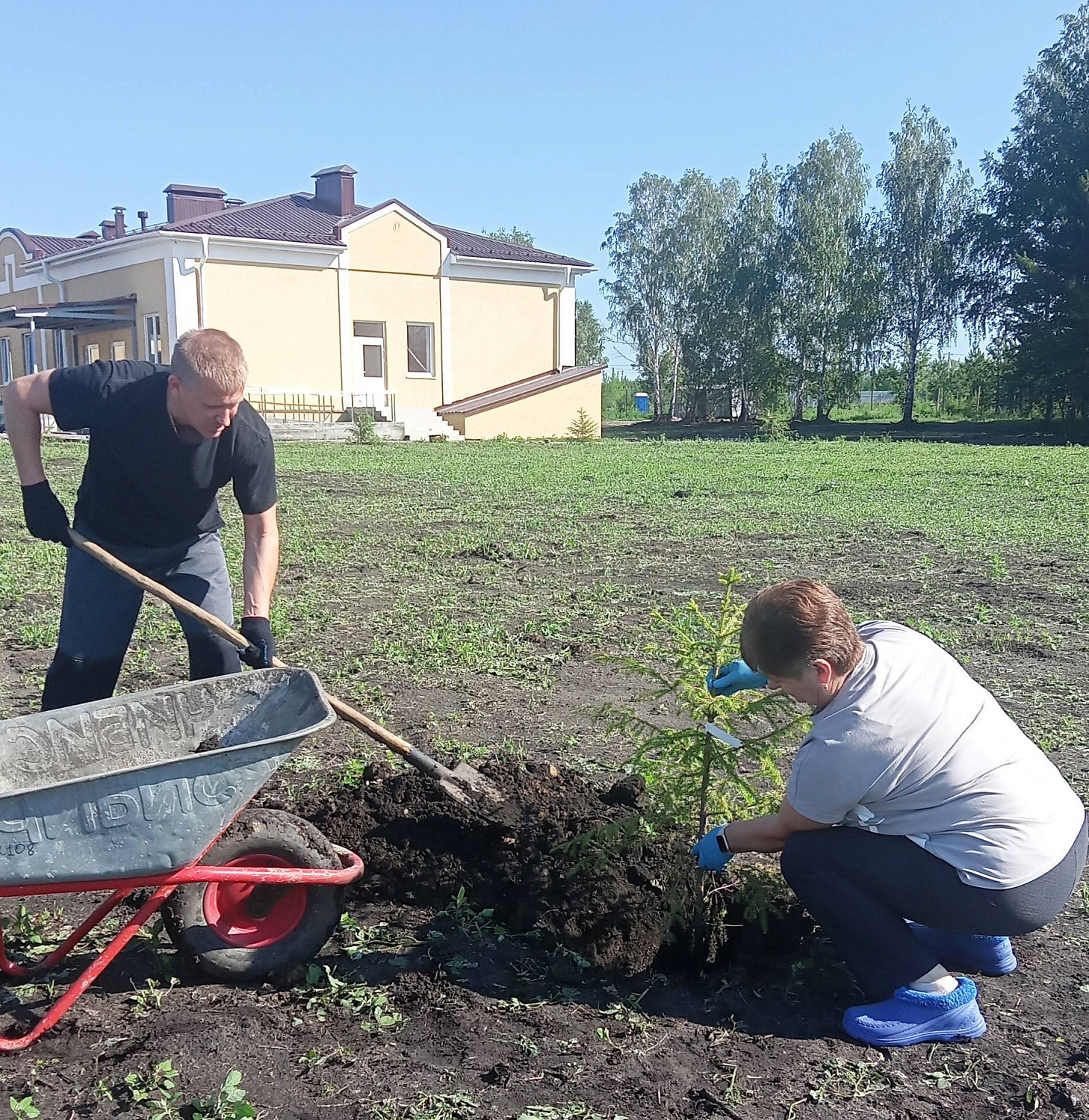 Полным ходом идет благоустройство нового корпуса «Спутника»