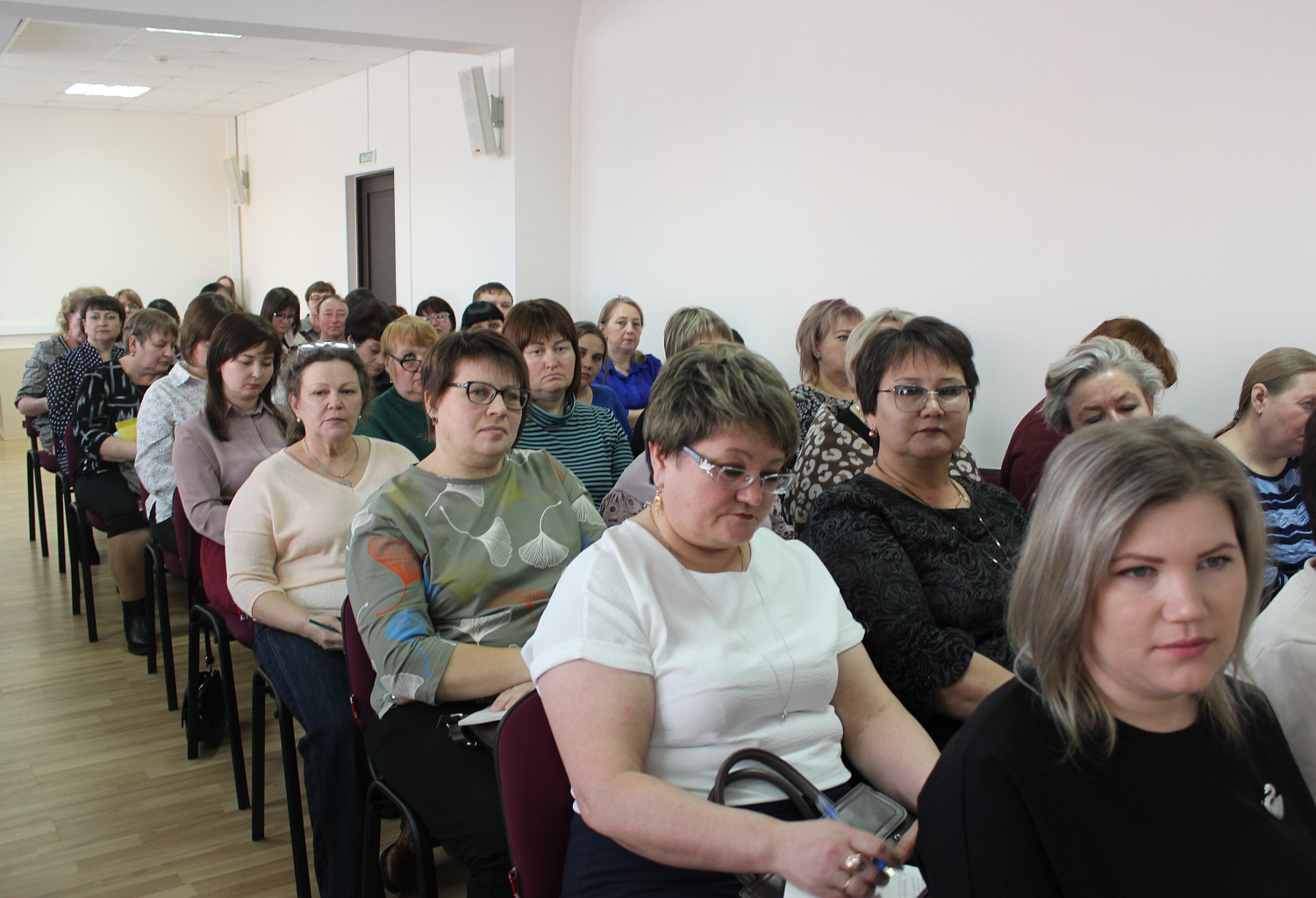 ПОВЫШЕНИЕ ПРОФЕССИОНАЛЬНЫХ КОМПЕТЕНЦИЙ СПЕЦИАЛИСТОВ, РАБОТАЮЩИХ С СЕМЬЕЙ И ДЕТЬМИ